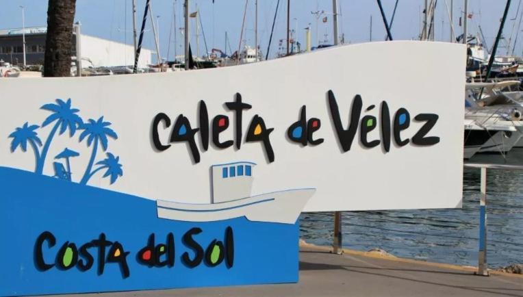 Precioso Apartamento En Primera Linea De Playa En Caleta De Velez Exterior photo